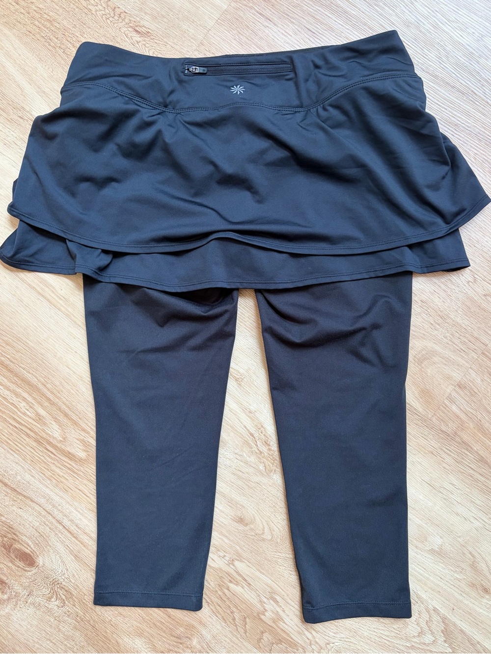 Athleta Cuteness Layered 2 in 1 Skirt Capri Leggings Black Large - Picture 8 of 8